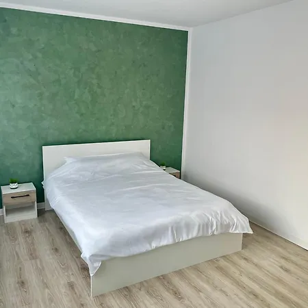Greenlight By Apartment *